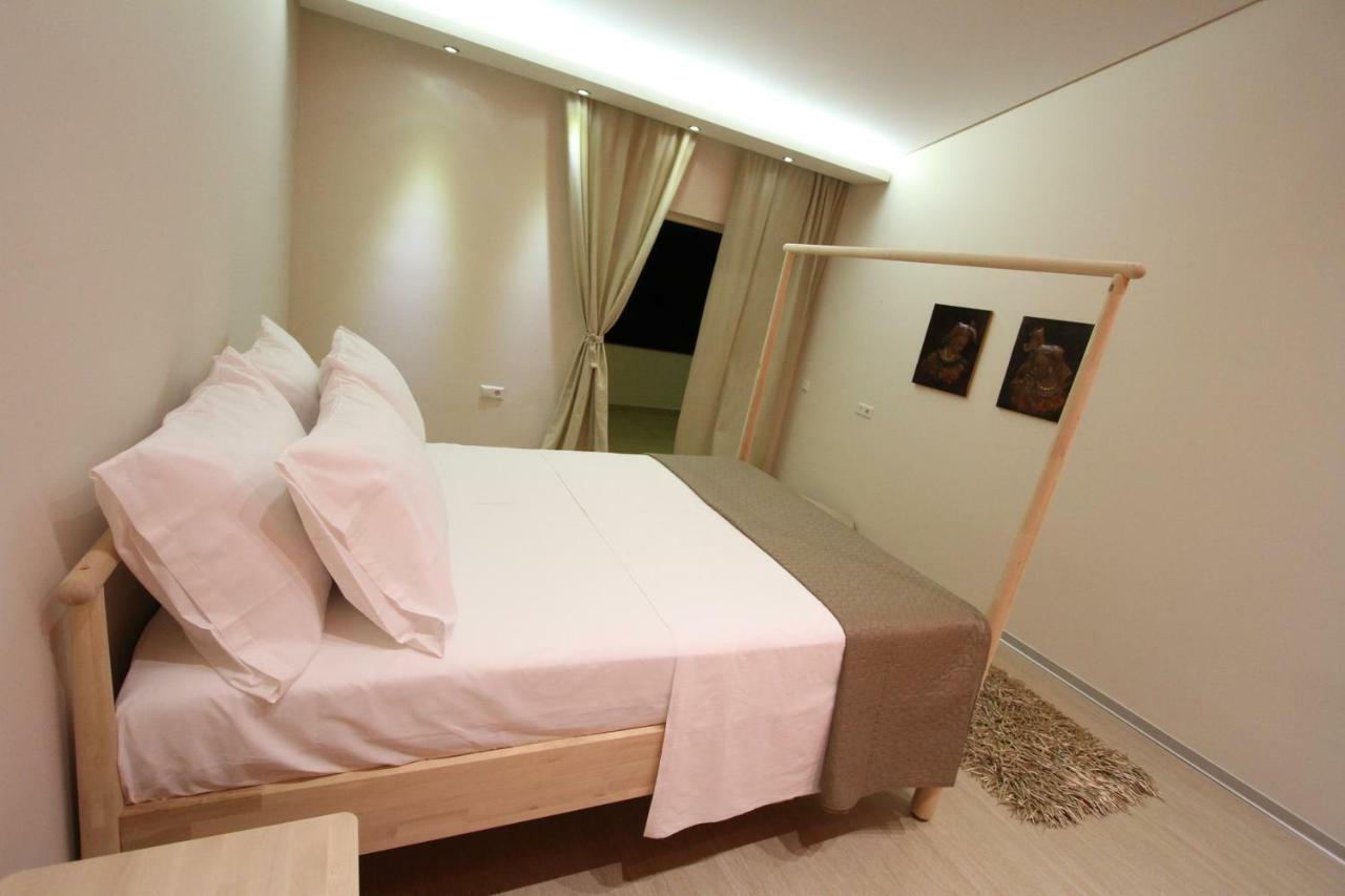 Aerides Luxury Villa PalaiónTsiflíkion Buitenkant foto